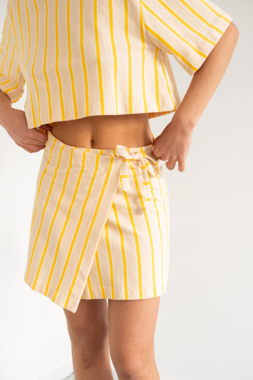 The tiny big sister - Towel striped short wrap skirt